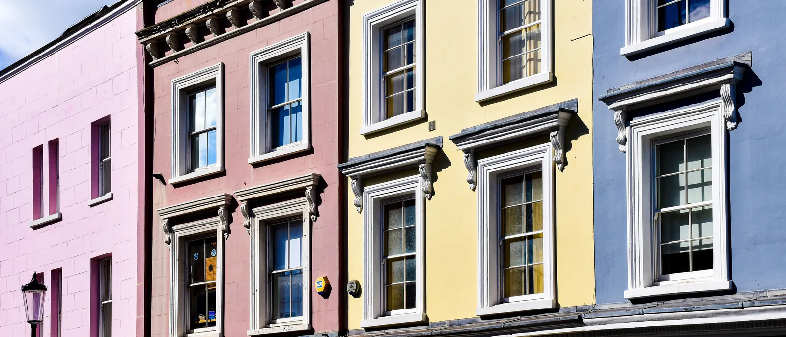 Colourful stucco terrace in Notting Hill, London W11 — The Finishing House