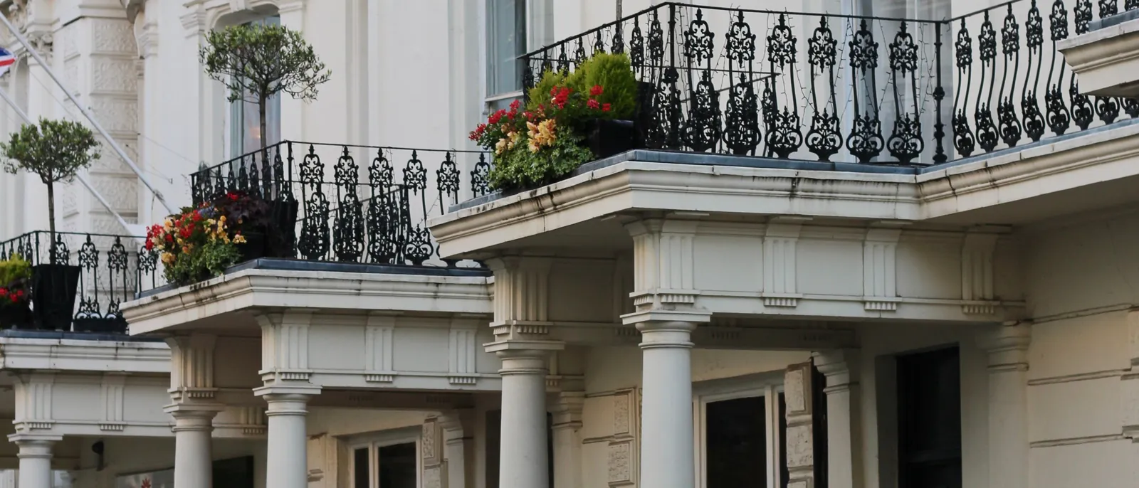 Cream stucco terrace in Pimlico, London SW1 — The Finishing House