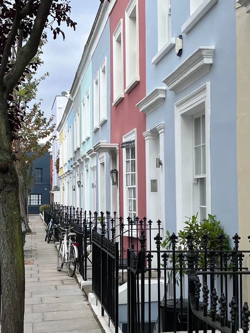Painted stucco townhouse with period detailing, Chelsea, London