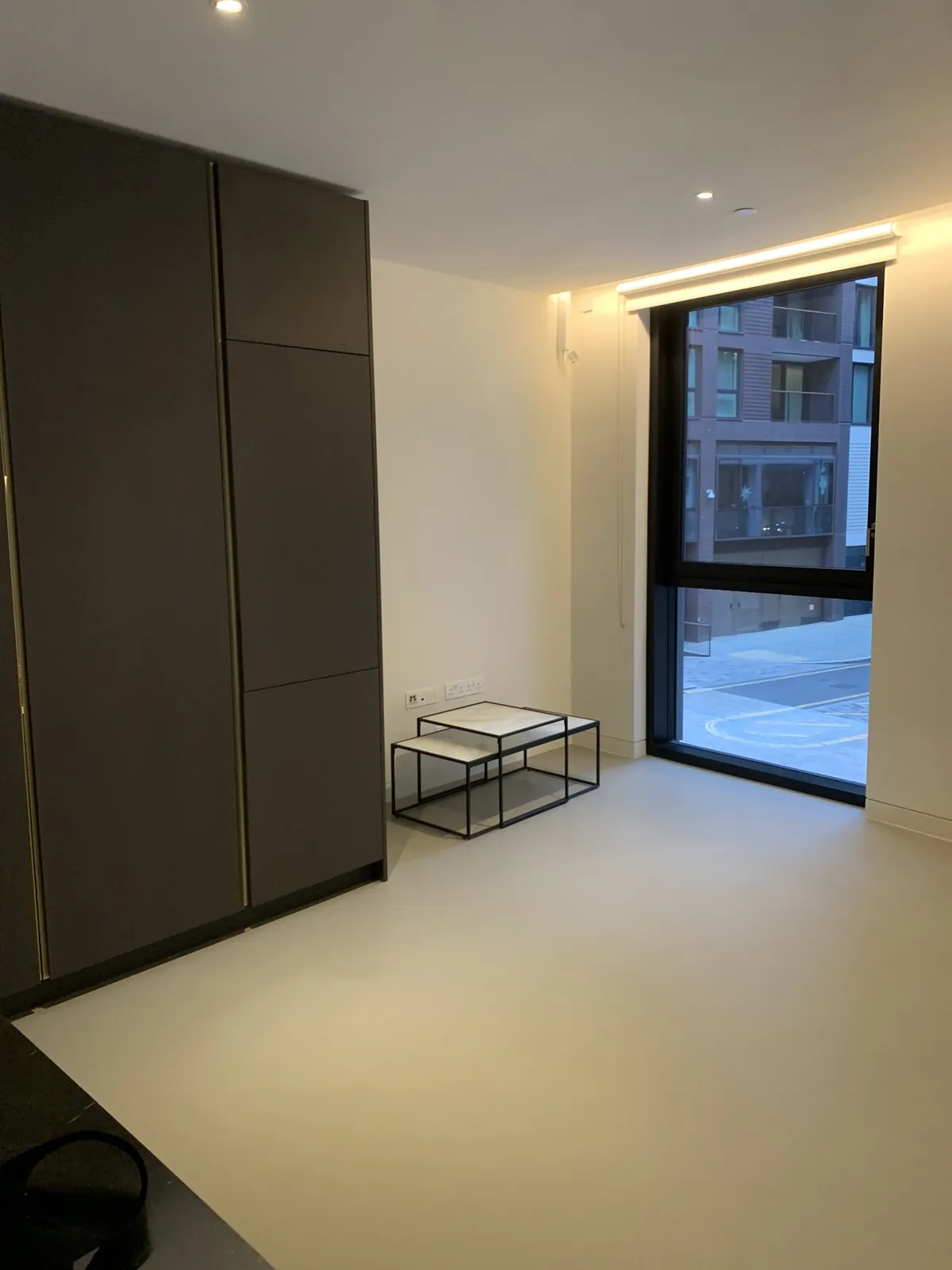 Bedroom, new-build apartment, walls and ceiling, Pimlico