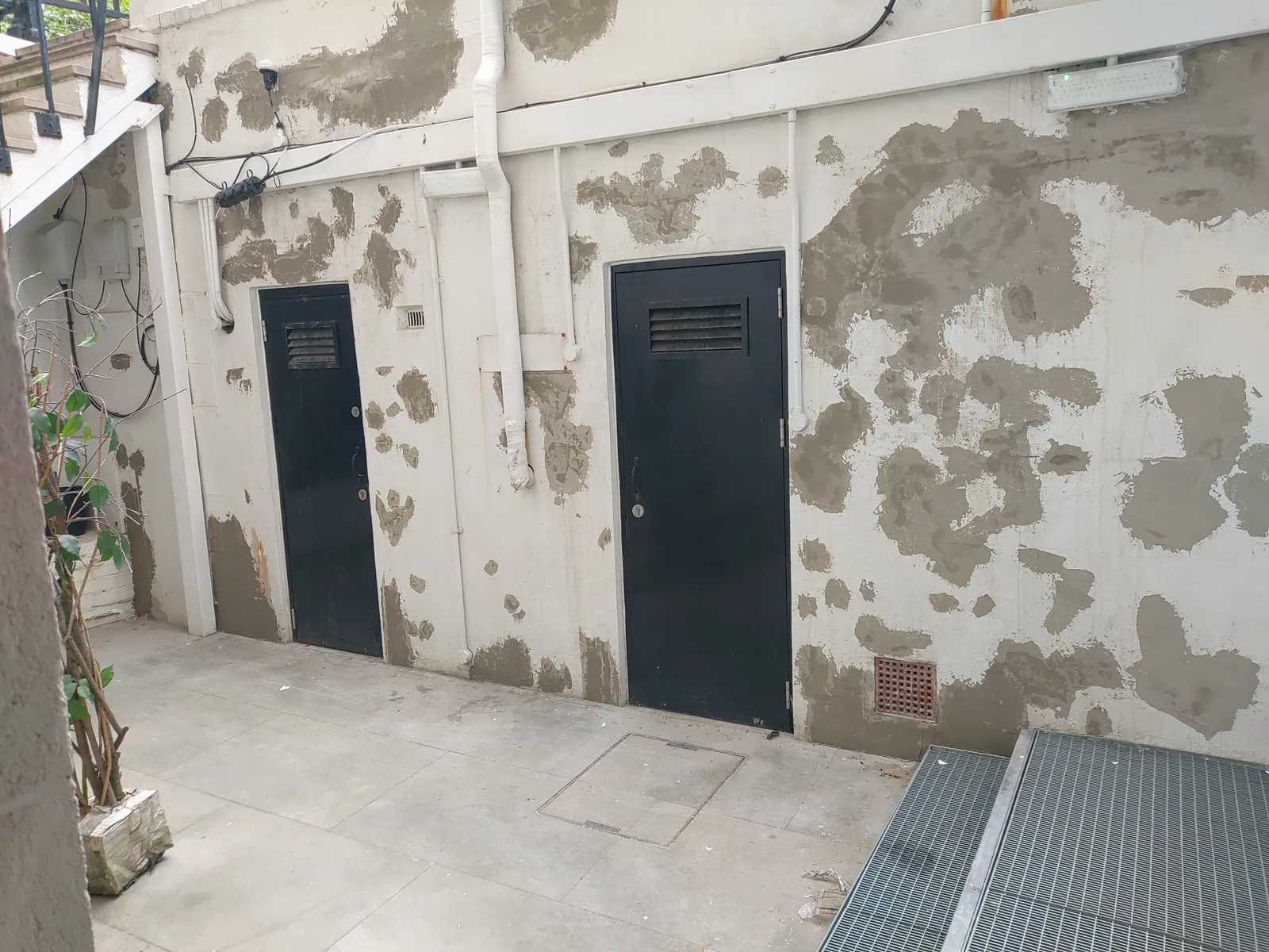Basement lightwell before painting, Marylebone